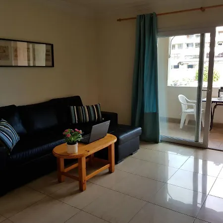 In Cristianos Centre * 洛斯克里斯蒂亚诺斯