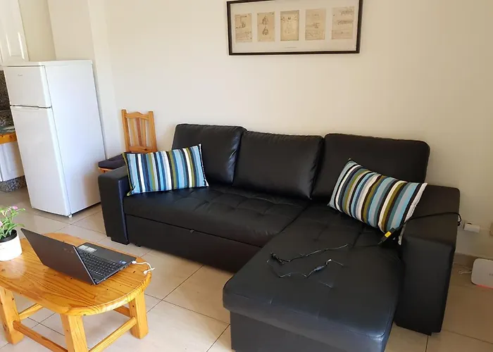 In Cristianos Centre * 洛斯克里斯蒂亚诺斯